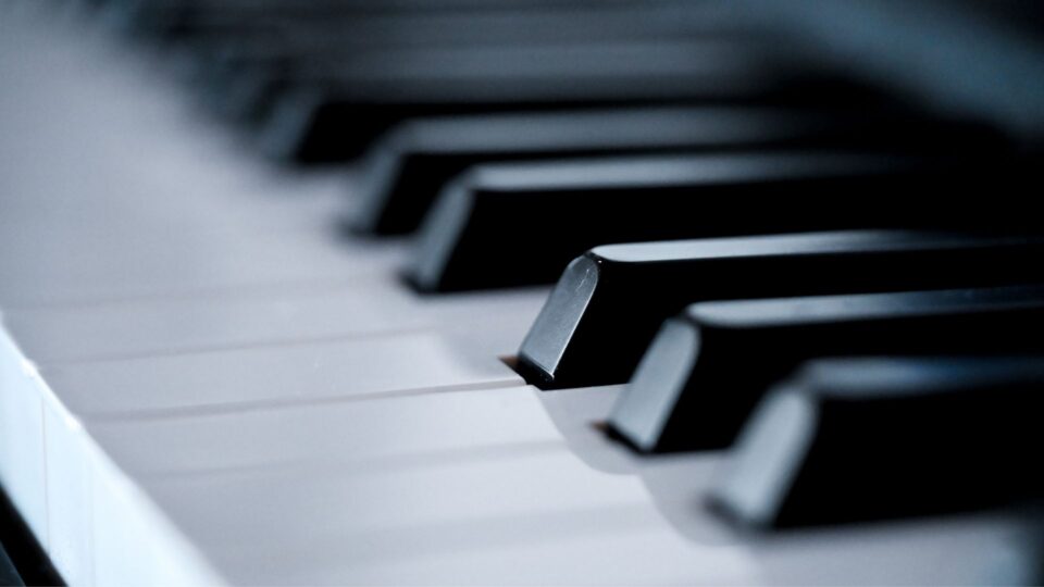 4’33’’, de John Cage: tentando ouvir o silêncio em meio ao ruído da política