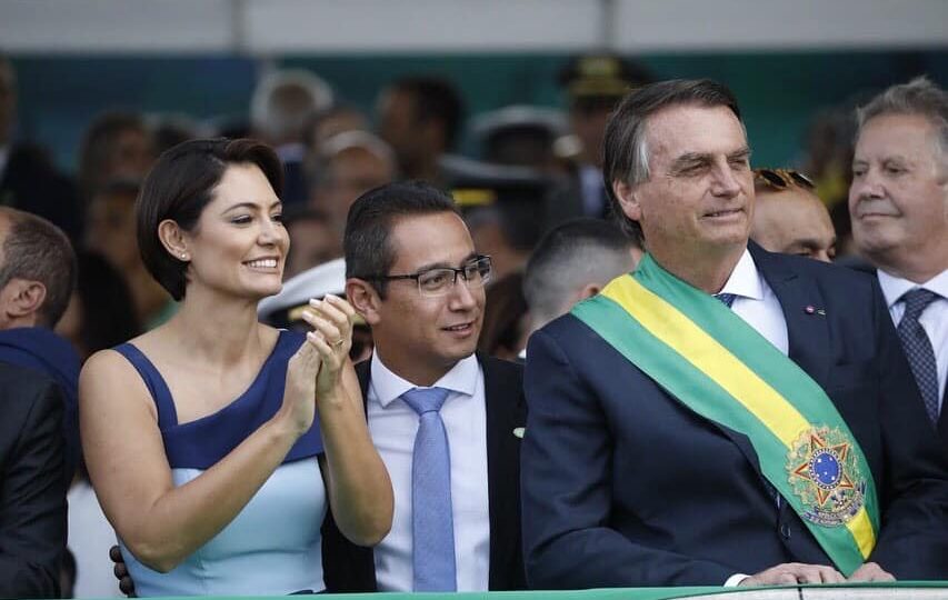 Moraes barra irmão de Michelle como cuidador de Bolsonaro e questiona formação