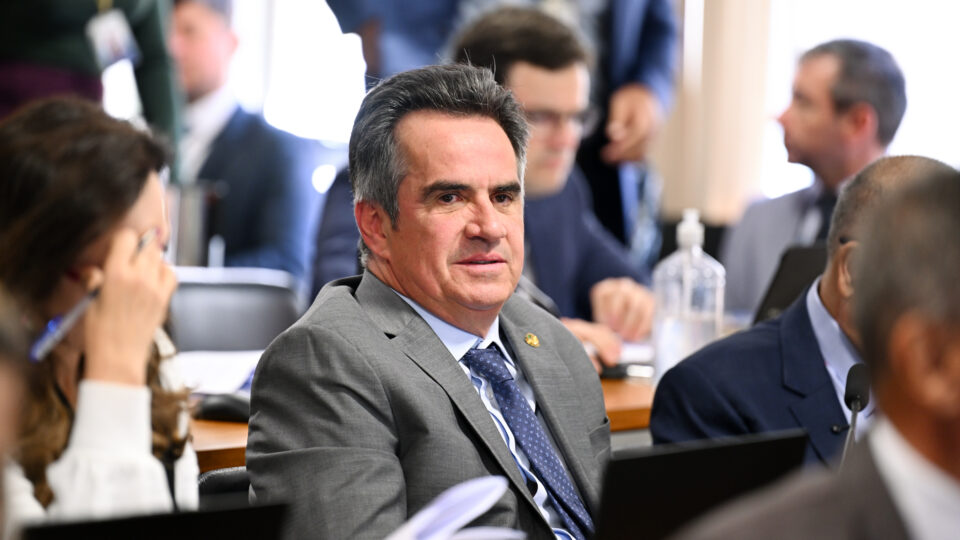 Ciro Nogueira critica Eduardo Bolsonaro por embates e defende foco em críticas a Lula