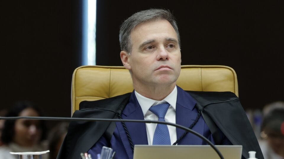 Enquanto Moraes tem reunião secreta com Lula, Mendonça espreme Vorcaro