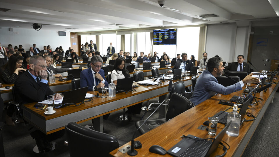 CCJ do Senado aprova fim da aposentadoria compulsória para juízes e promotores criminosos