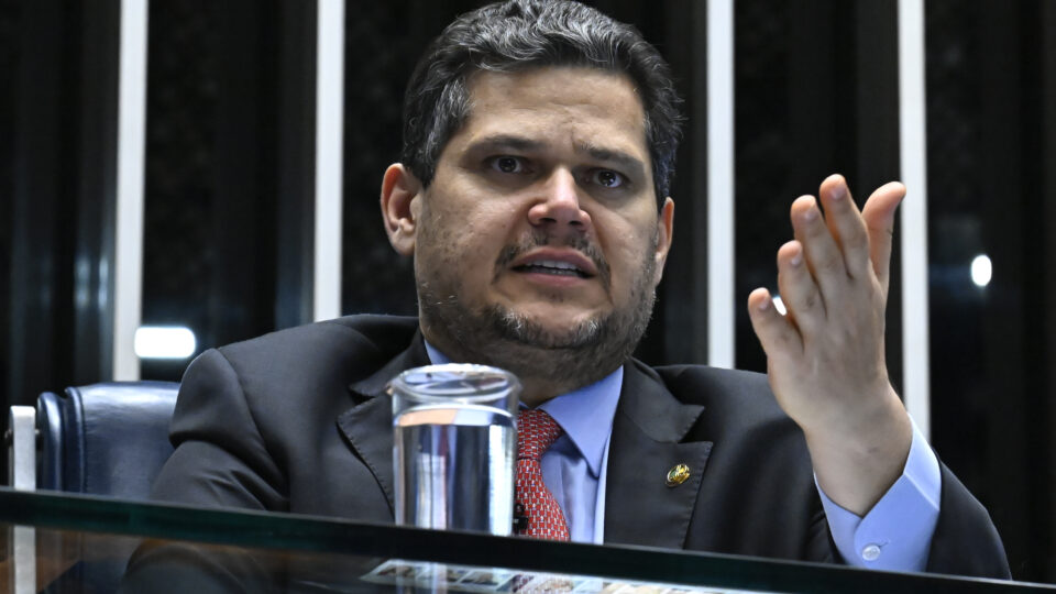 Alcolumbre define data para votar veto de Lula ao PL da dosimetria