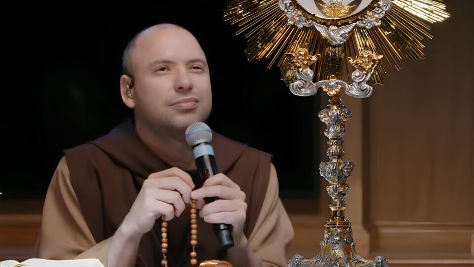 O milagre de todas as manhãs: Rosário do Frei Gilson está salvando o Brasil