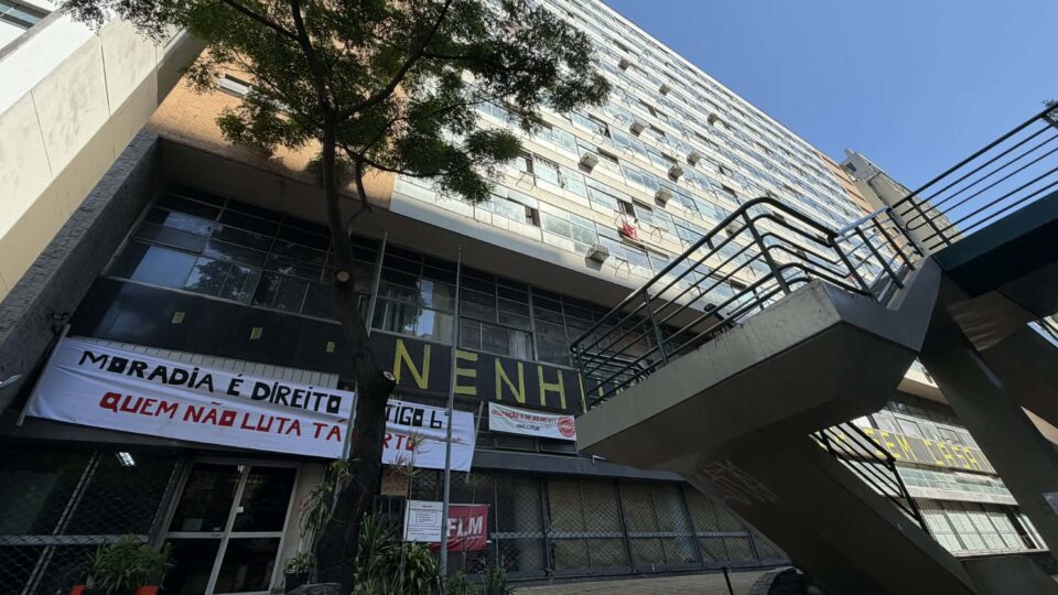 Movimento mantém invasão a prédio federal e governo Lula segue sem agir