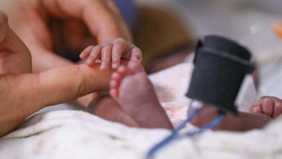 Estudo mostra que adolescentes driblam consentimento dos pais com aborto por telemedicina