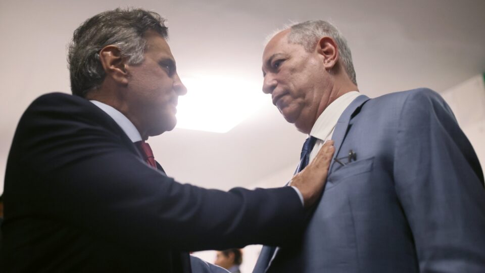Aécio convida Ciro para ser candidato do PSDB à presidência da República