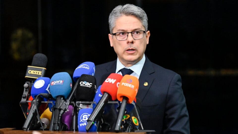 Relator lamenta decisão de Alcolumbre e diz que relatório final será com o que tem de documentos