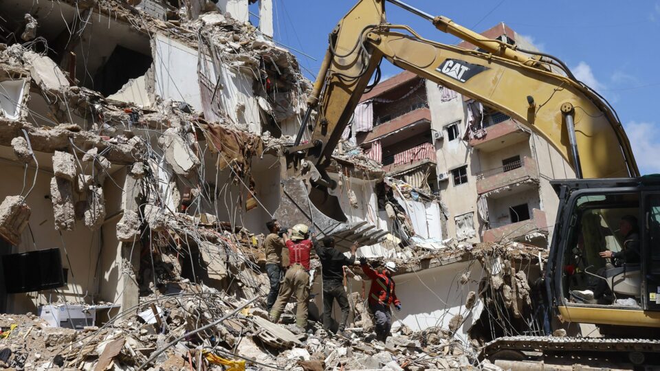 Hezbollah reivindica ataques contra o Exército de Israel, que ainda bombardeia o Líbano