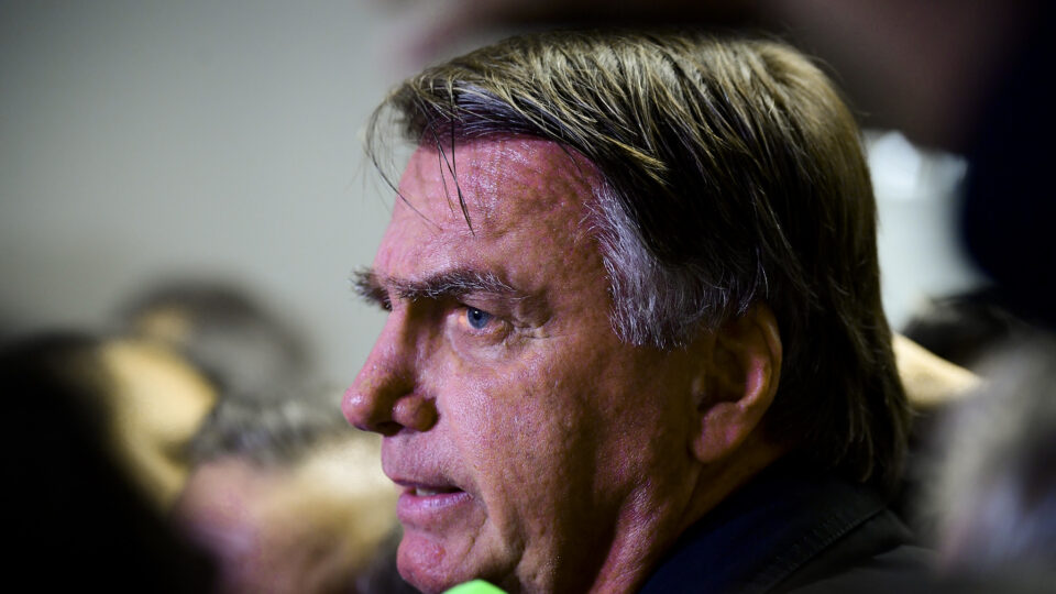 Médicos informam ao STF que Bolsonaro precisa de cirurgia no ombro