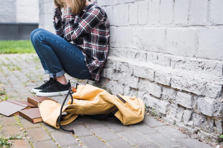 Comissão debate desafios da lei de prevenção ao suicídio e à automutilação entre jovens