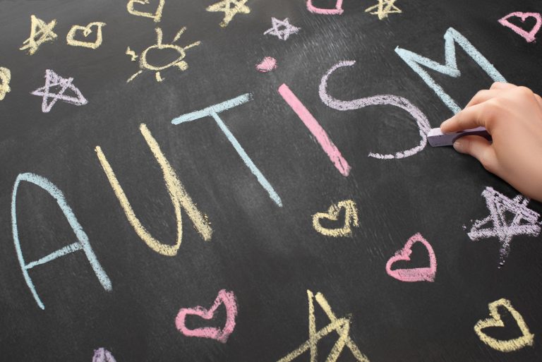 Comissão especial debate inclusão social e escolar de pessoas com autismo
