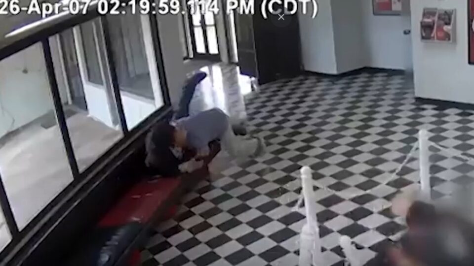 Em ato heroico, diretor impede atirador de cometer massacre em escola dos EUA