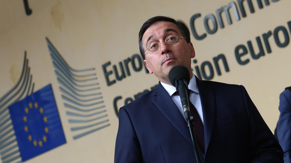 Espanha critica ofensiva de Israel no Líbano e reabre embaixada no Irã