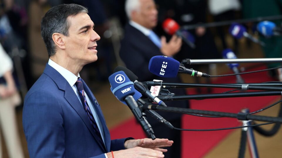 Governo espanhol avança para incluir aborto na Constituição, mas proposta esbarra no Parlamento