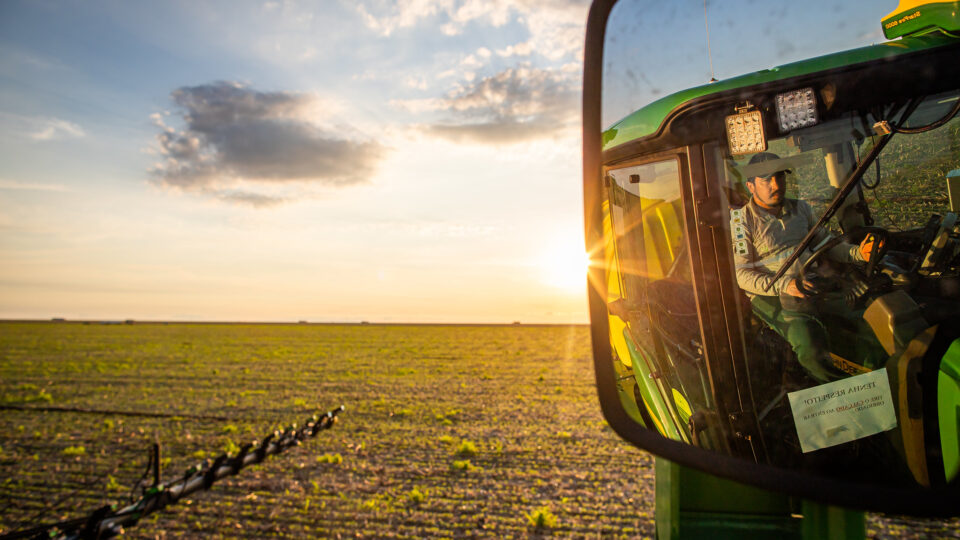 Guerra afeta fornecimento de fertilizante para o agro, mas governo não se mexe