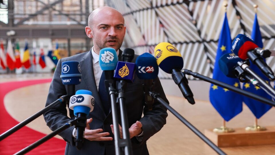 França diz que possível ataque dos EUA contra a infraestrutura do Irã “viola o direito internacional”