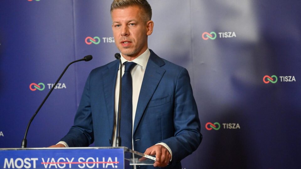 Quem é e o que defende Péter Magyar, político de centro-direita que derrotou Orbán na Hungria