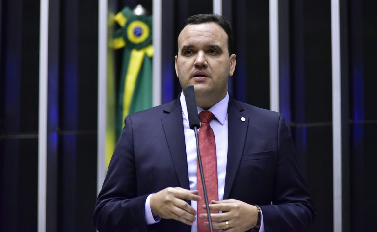 Comissão que vai analisar MP sobre renovação da carteira de motorista é instalada e elege presidente e vice