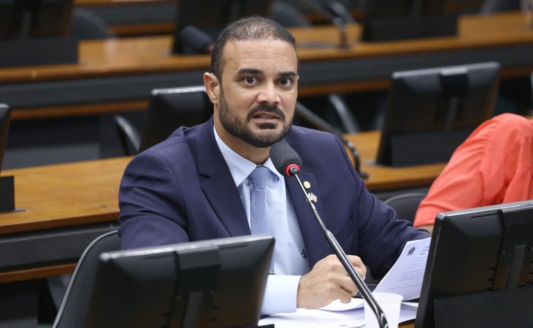 Comissão debate condições de trabalho de seguranças privados e socorristas