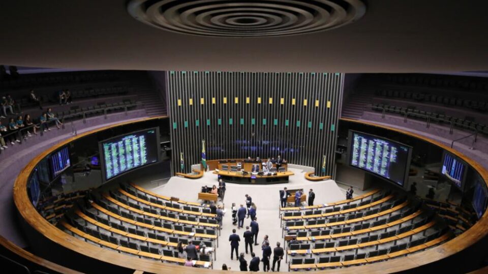A janela fechada e as 104 decisões abusivas de Moraes