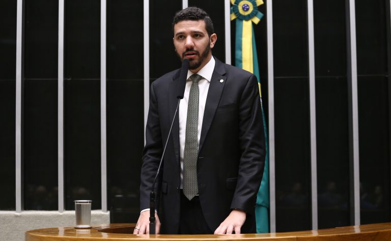 Câmara aprova projeto que autoriza ANP a acessar dados fiscais para combater fraudes em combustíveis