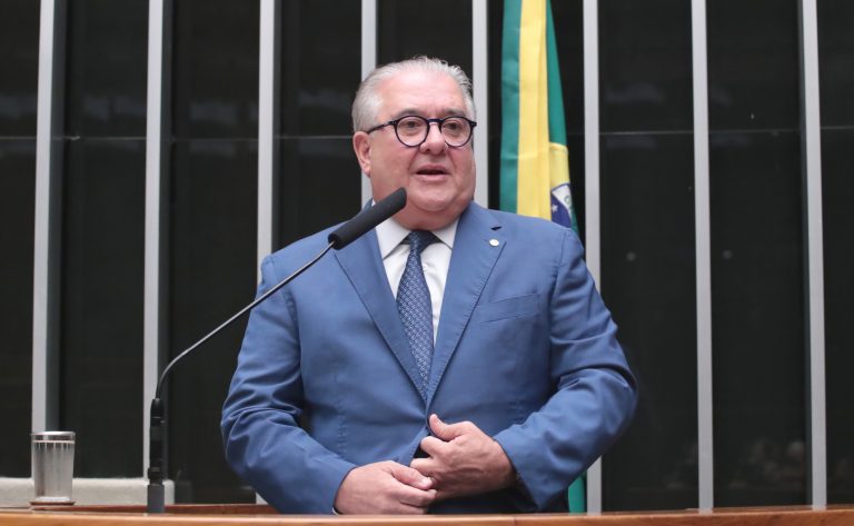 Cancelada reunião para votar regulamentação do trabalho por aplicativo; conheça a proposta