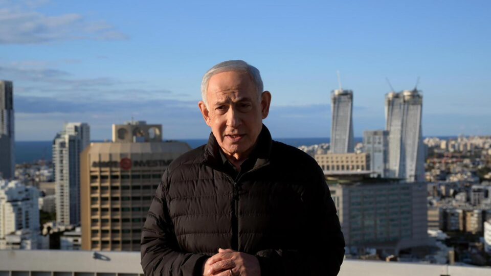 Israel ataca ferrovias e pontes no Irã; regime ameaça provocar “escuridão total” no Oriente Médio