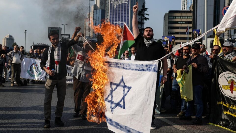 Tiroteio em frente ao Consulado de Israel em Istambul deixa um morto e feridos