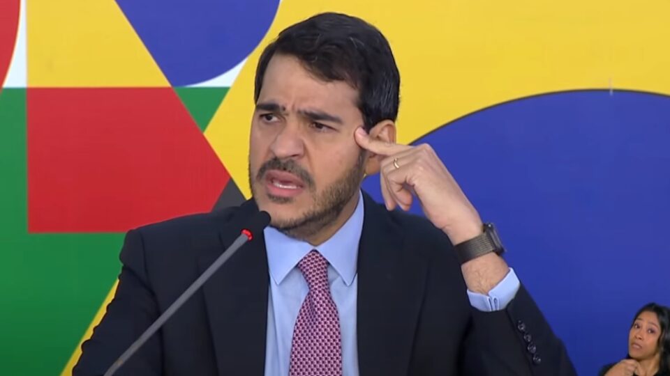 Relator apresenta parecer favorável à indicação de Messias ao Senado e antecipa sabatina