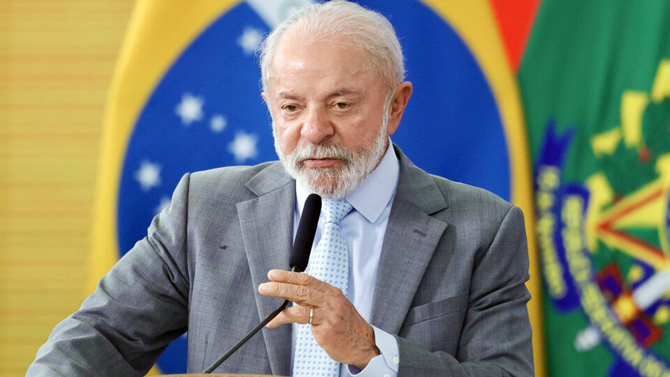 Lula diz que Brasil não precisa de escola cívico-militar