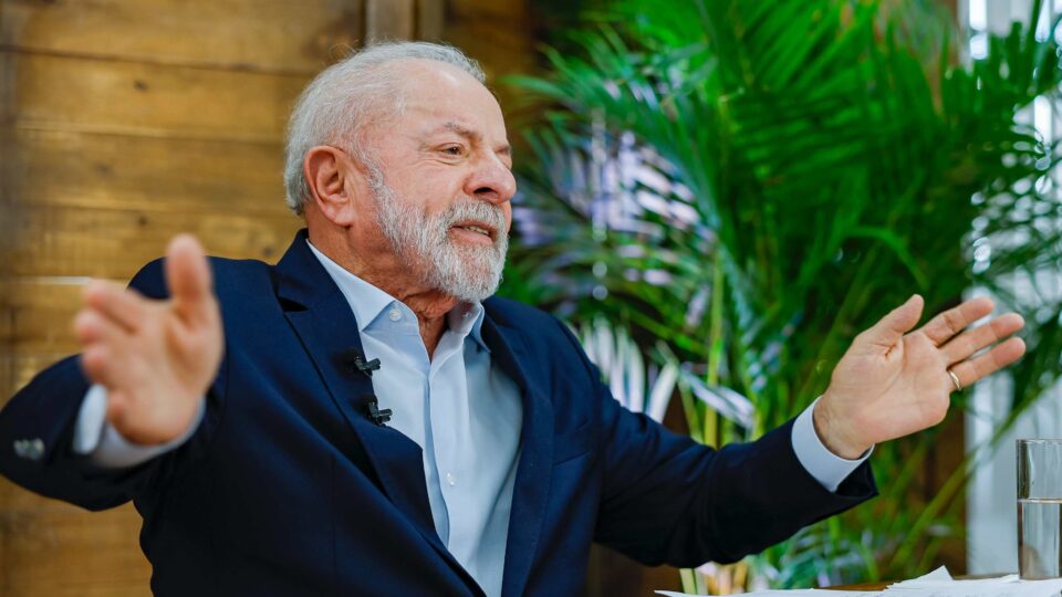 Juros altos e política fiscal de Lula corroem renda e empurram famílias para o endividamento