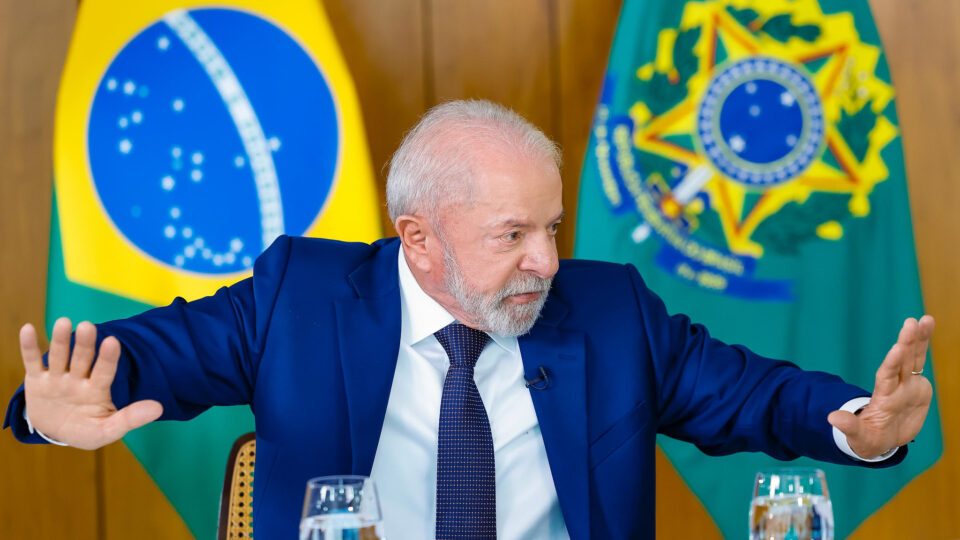 Lula brinca sobre estudantes do Ceará: “não é só a cabeça grande, é inteligência”