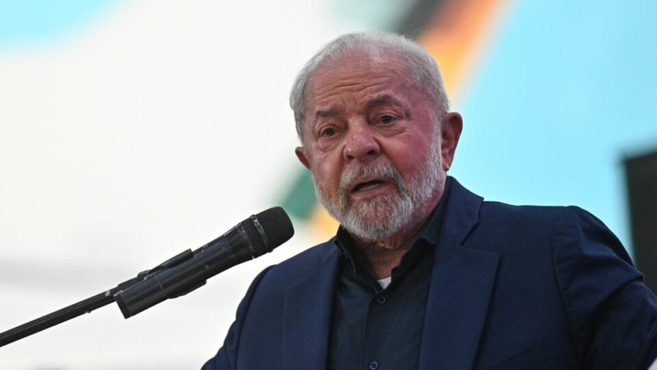Bloomberg faz paralelo de Lula e Biden e aponta reduflação como empecilho para reeleição do petista