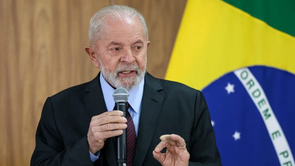Lula acusa direita brasileira de tentar “colocar fim” na democracia na eleição de 2026
