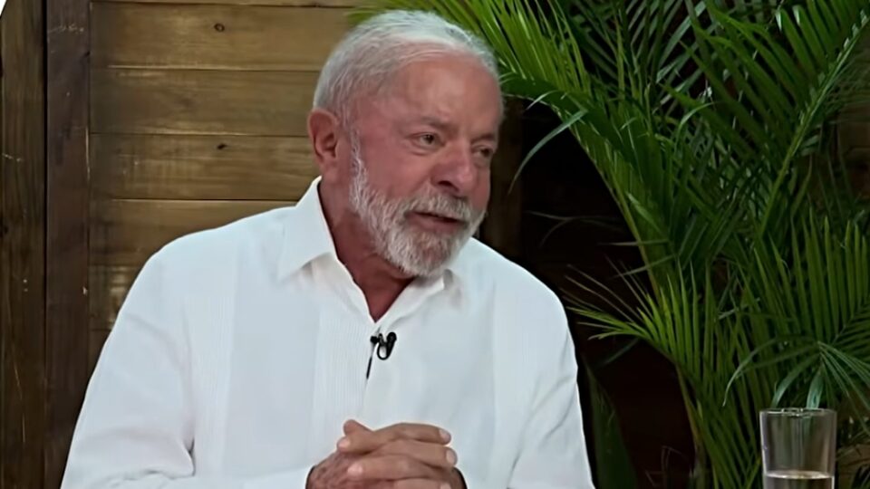 Lula fala em roubo de dinheiro pelo setor de combustíveis e recompra de refinaria na Bahia