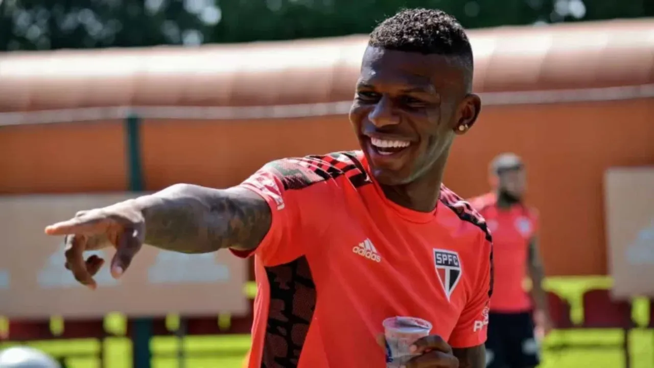 São Paulo notifica Arboleda por rescisão e exige resposta em até 24 horas