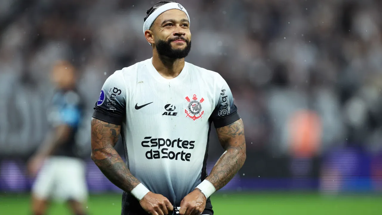 Memphis desabafa e diz que ‘insistiu’ para jogar clássico contra Palmeiras