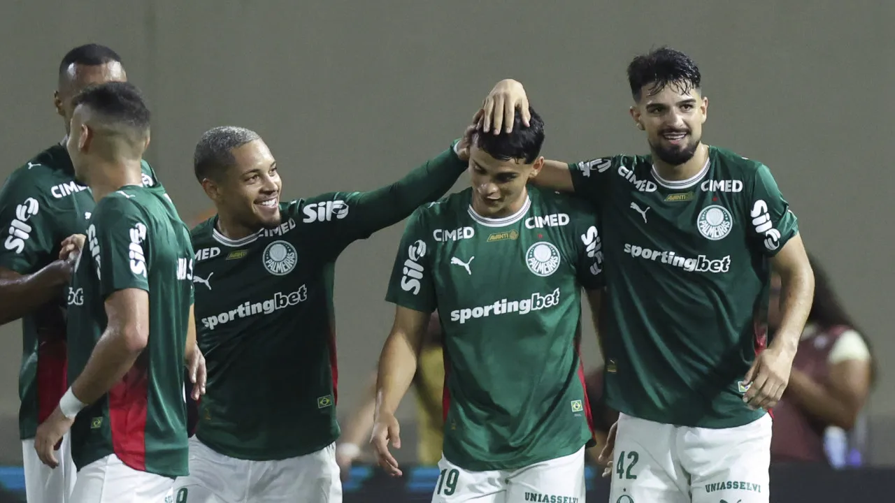 Corinthians testa os riscos de Diniz contra o sólido Palmeiras do ausente Abel Ferreira