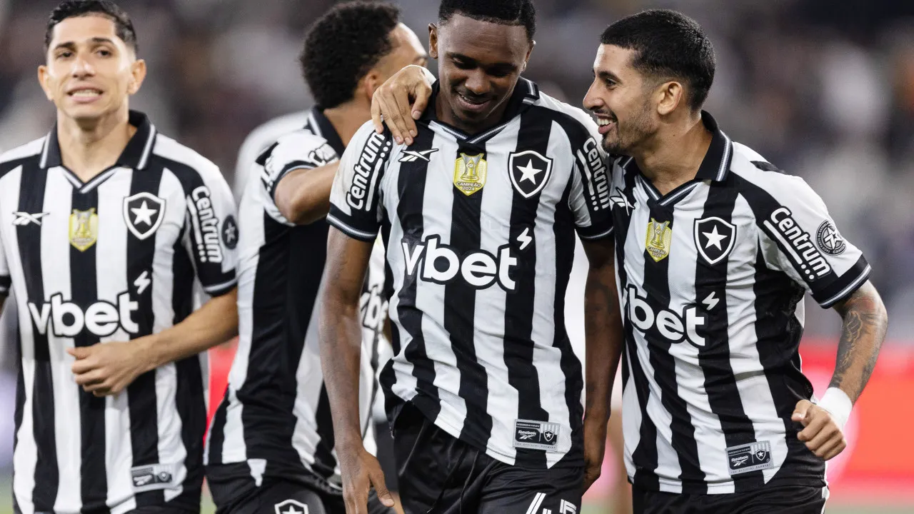Botafogo vai até Chapecó determinado a vencer para sonhar com briga pela ponta do Brasileirão