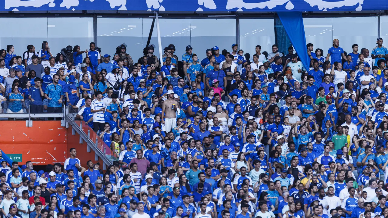 Cruzeiro tenta reação no Brasileirão contra o Bragantino, que mira aproximação do G-6