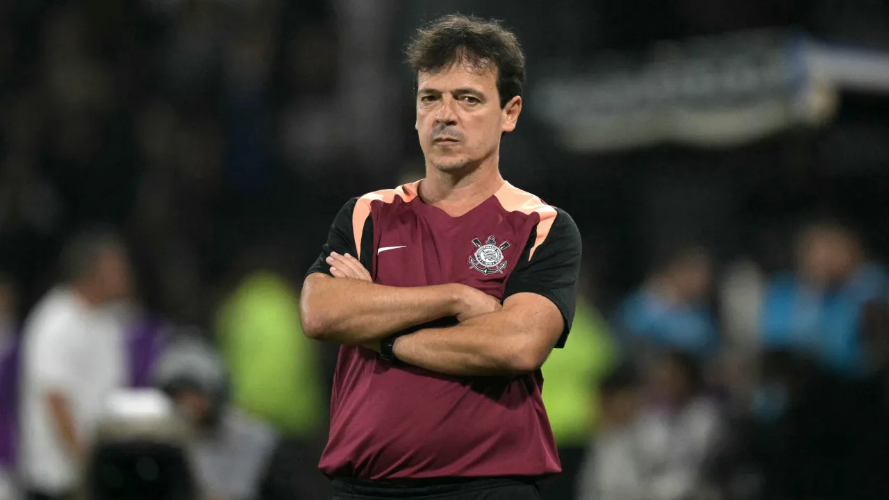 Diniz tenta canalizar ‘loucura’ por sucesso à frente do Corinthians