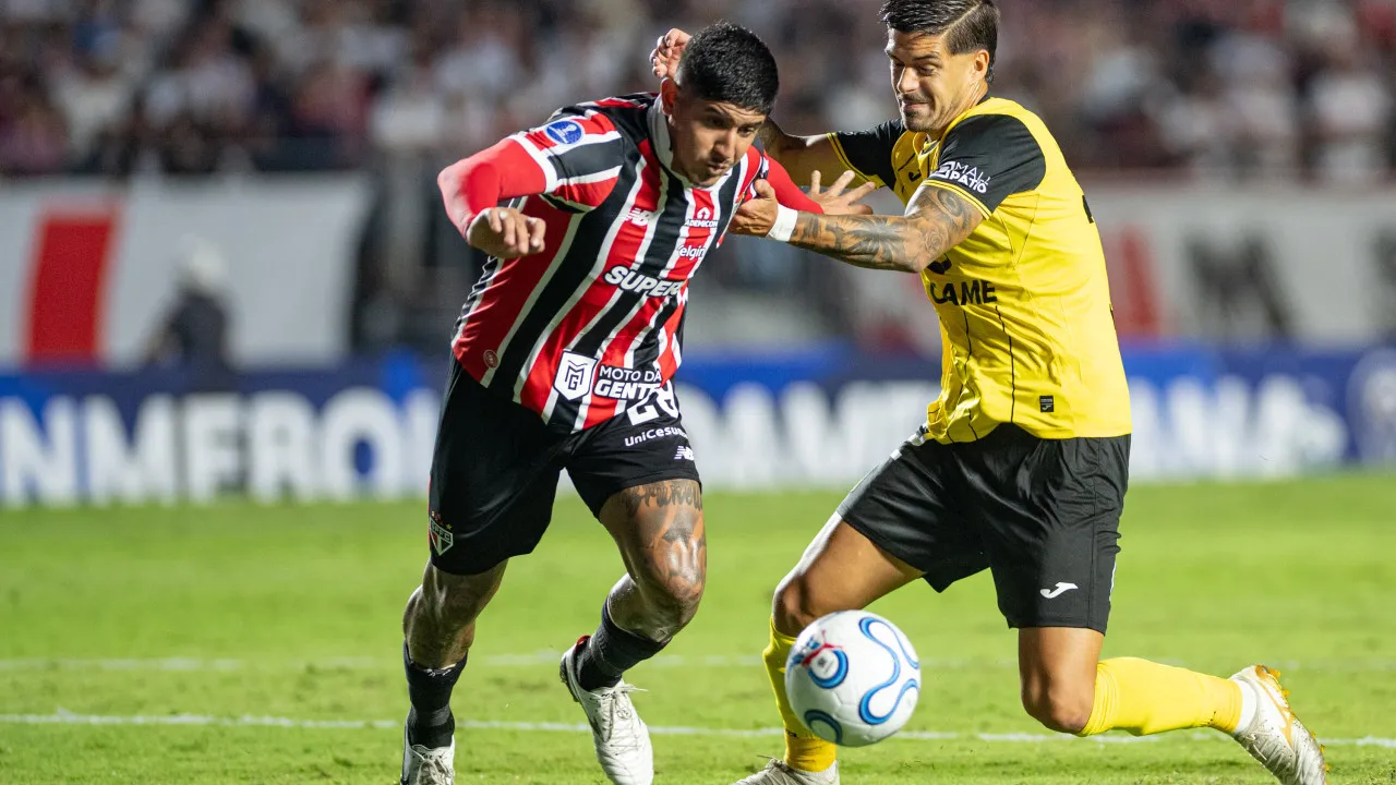 Artur faz o 1°, São Paulo melhora após vaias, bate O’Higgins e lidera grupo