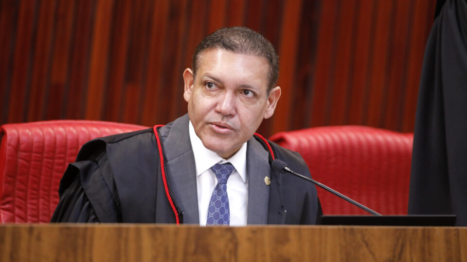 Nunes Marques e esposa viajaram a Maceió em jato de empresa ligada a Vorcaro