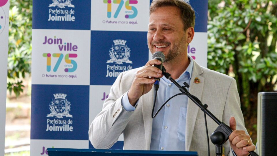 Primeiro prefeito eleito pelo Novo vira peça-chave na busca pela reeleição do PL em Santa Catarina