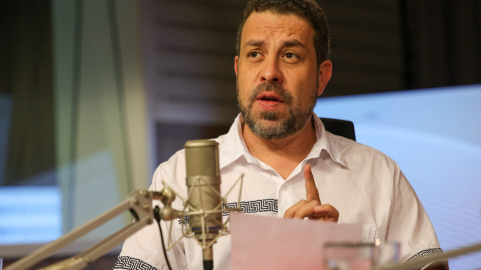 “Agora a onça vai beber água”, diz Boulos sobre PL da escala 6×1