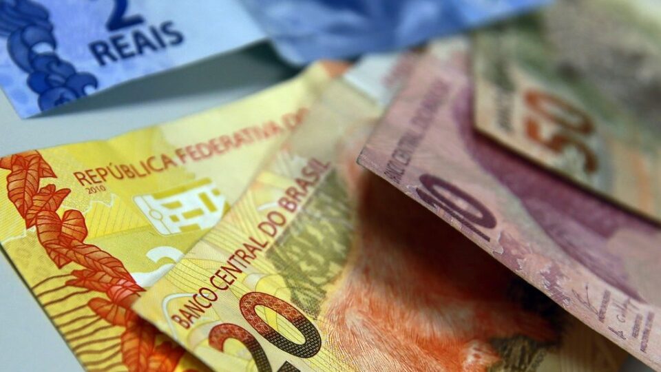 Endividamento das famílias brasileiras bate recorde e chega a 80,4% em março