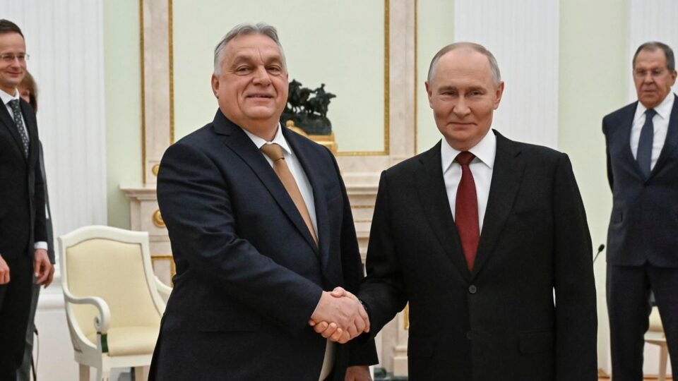 Aliada de Orbán, Rússia diz “respeitar” resultado da eleição na Hungria