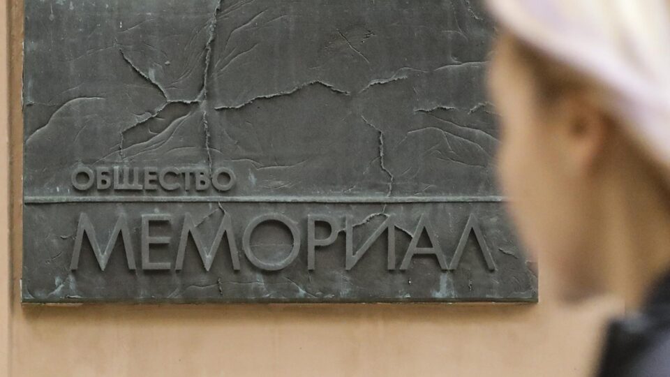 Rússia classifica ONG vencedora do Nobel como extremista e proíbe atividades