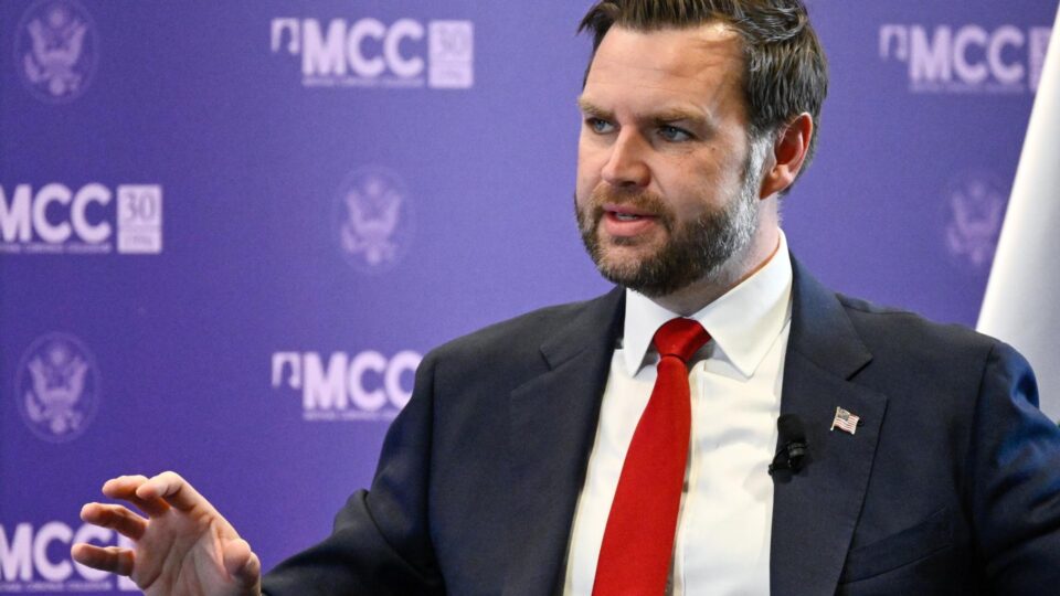 Fim do programa nuclear em troca de “prosperidade”: Vance detalha proposta de Trump ao Irã