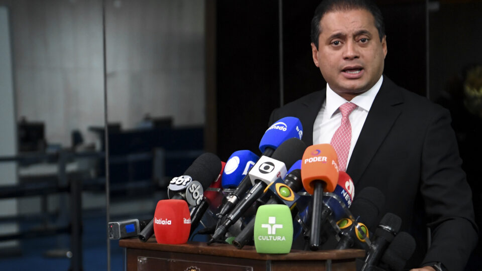 Relator apresenta parecer favorável à indicação de Messias ao STF